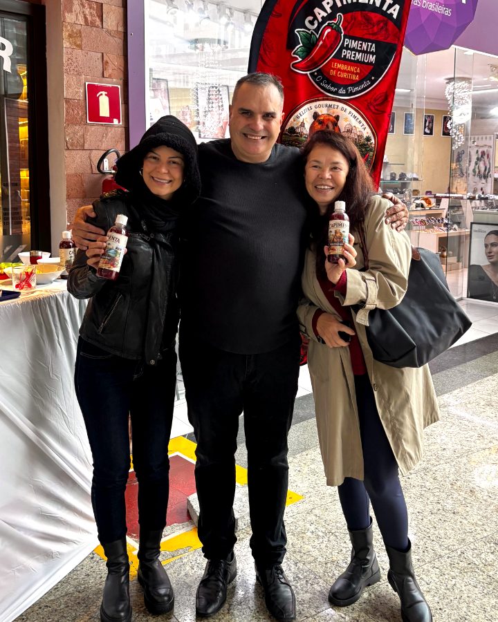 Chef Reis com clientes na inauguracao